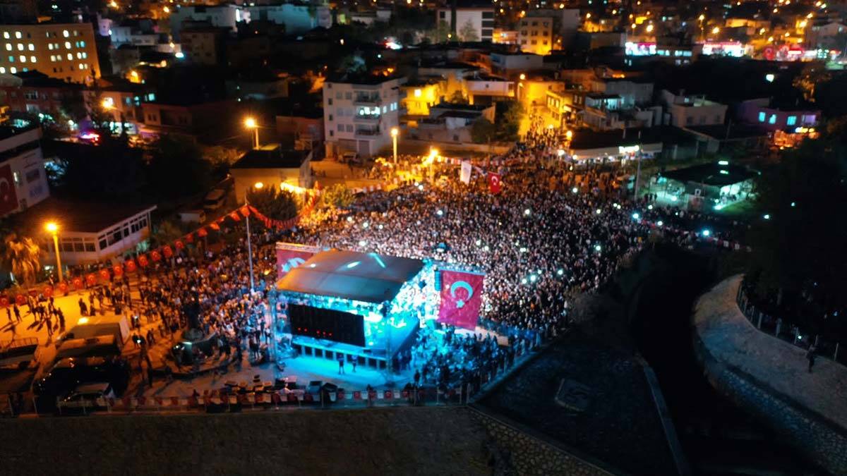 Cumhuriyet Bayramı'nda Manuş Baba ile kutlama