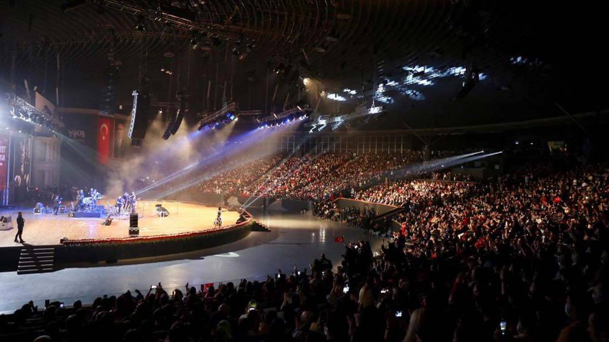 Cumhuriyet Bayramı'nda Şevval Sam konseri