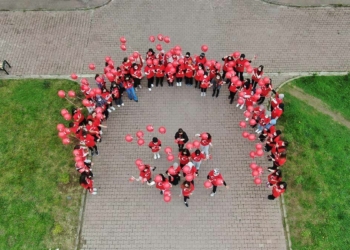 Cumhuriyet'in 98'inci yılı için 98 balon uçurdular