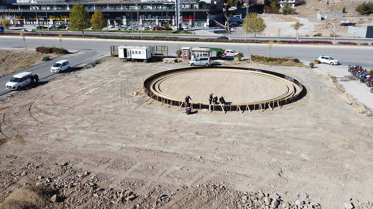 Keçiören Belediyesi buz pisti yapımına başladı