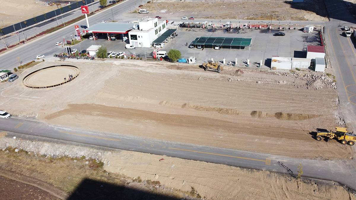 Keçiören Belediyesi buz pisti yapımına başladı