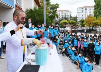 Feza Gürsey Bilim Merkezi miniklere bilimi sevdiriyor