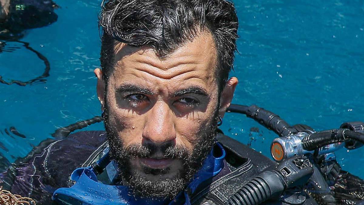 Antalya'da dalış eğitmeni Erkun Tanyar sualtını fotoğraflıyor