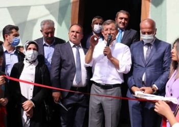 Davutoğlu, Ağrı'da partisinin il başkanlığını açtı