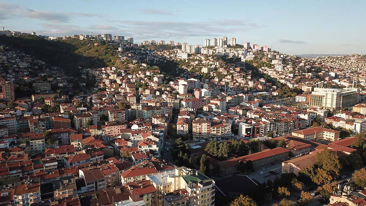 Depremde hasar gören binalarda ince demir kullanılmış