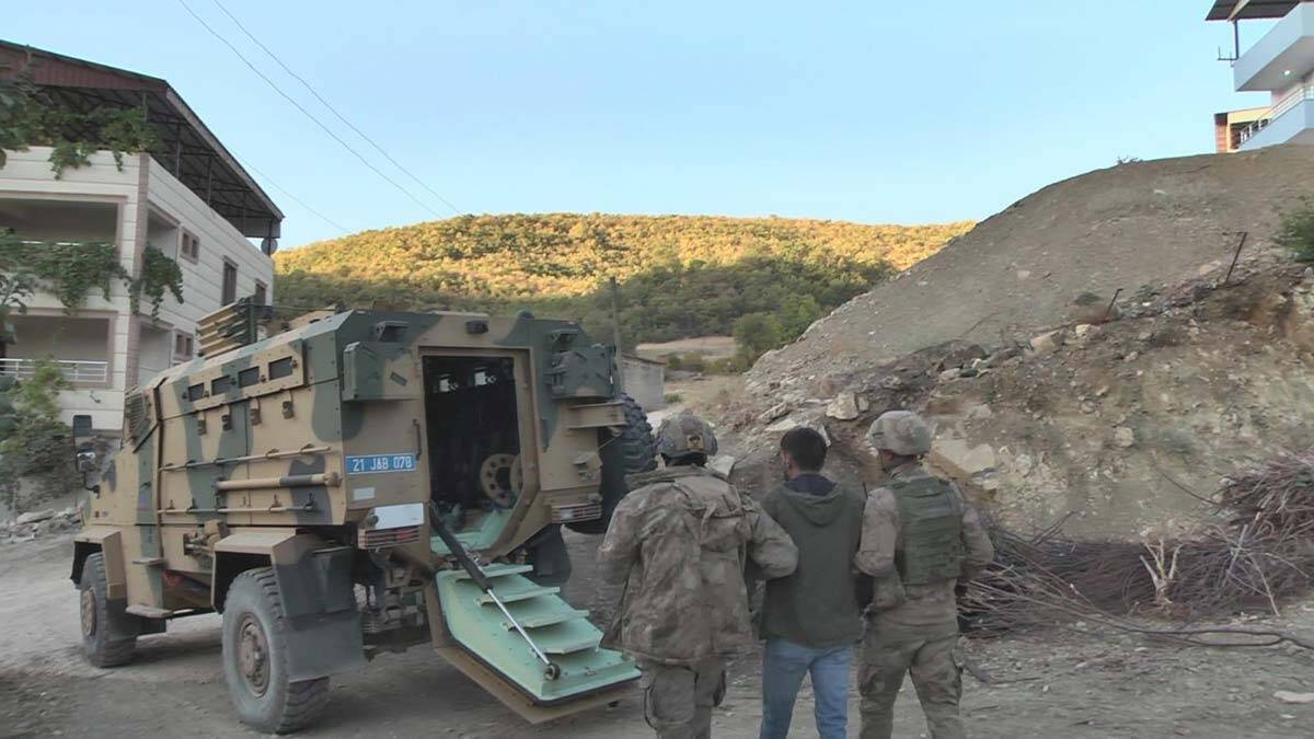 Diyarbakır merkezli 4 ilde uyuşturucu operasyonu