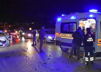 Düğünden dönen araç kaza yaptı: 8 yaralı