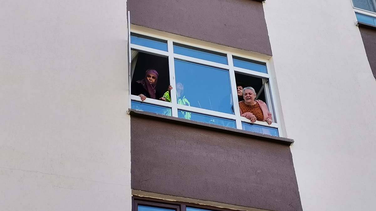 " Namaza giderken selam verirdi, namazdan çıkınca selam verirdi. Anlayamadık, şaşkınız "