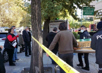 Emekli astsubay eşini öldürüp intihar etti
