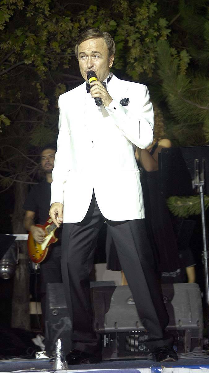 Yenimahalle'de Erol Evgin'den Cumhuriyet Konseri. Cumhuriyet’in 98’inci yılına Erol Evgin’li kutlama...