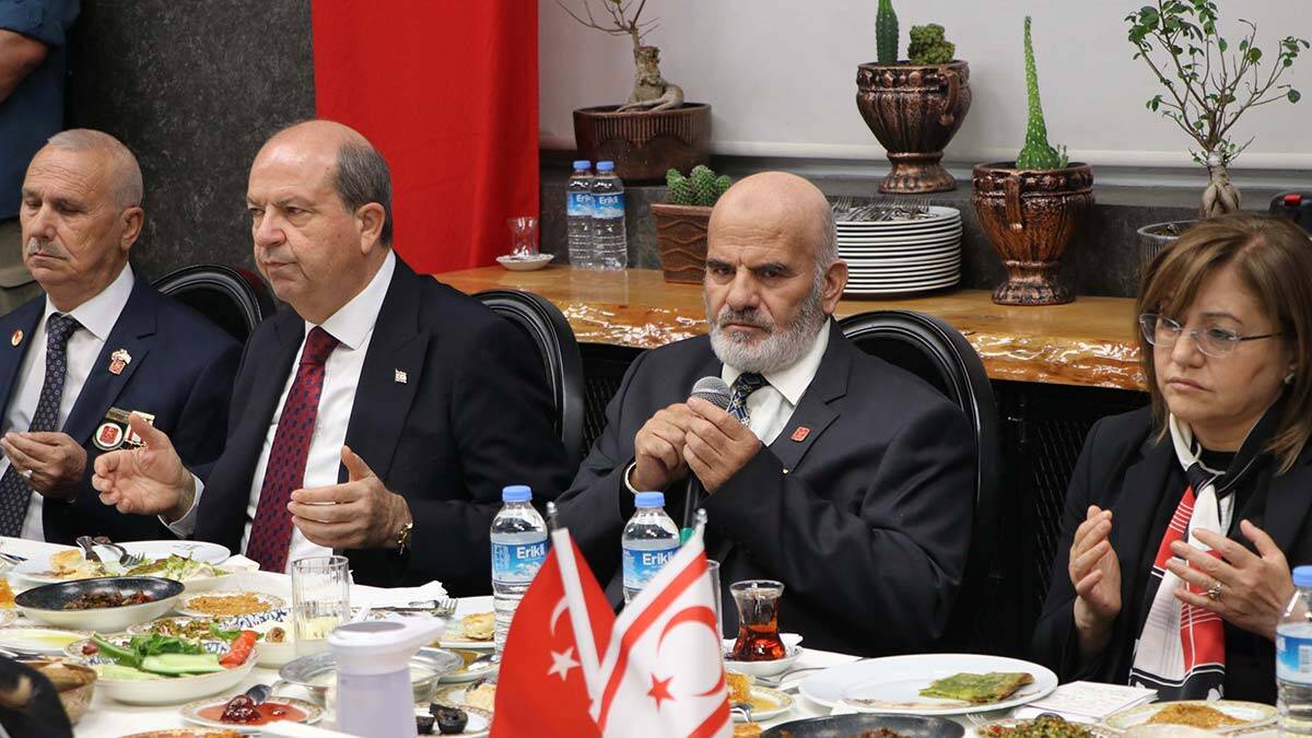 " Sizlerin o sabah oraya ayak basmanız ile Mehmetçiğin oraya ayak basması ile Kıbrıs bağımsızlığına ve özgürlüğüne kavuşmuştur "