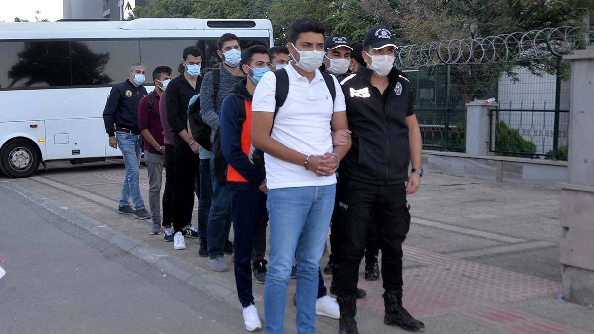 Eski askeri lise öğrencisi 8 şüpheli, adliyede