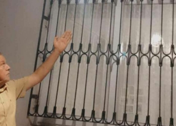 Eski muhtarın evine gece ateş açıldı