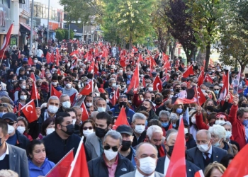Eskişehir'de Cumhuriyet Yürüyüşü coşkuyla karşılandı