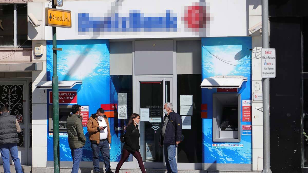 Eskişehir'de banka şubesi koronavirüs karantinasında
