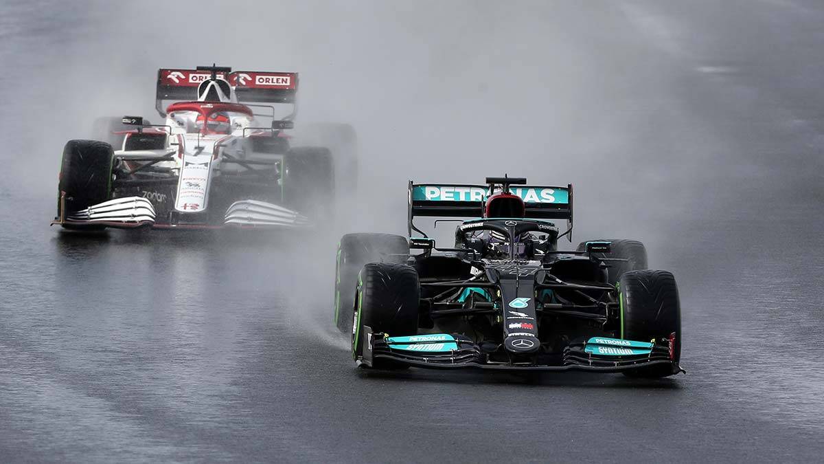 F1 Türkiye'de pole pozisyonunun sahibi Hamilton