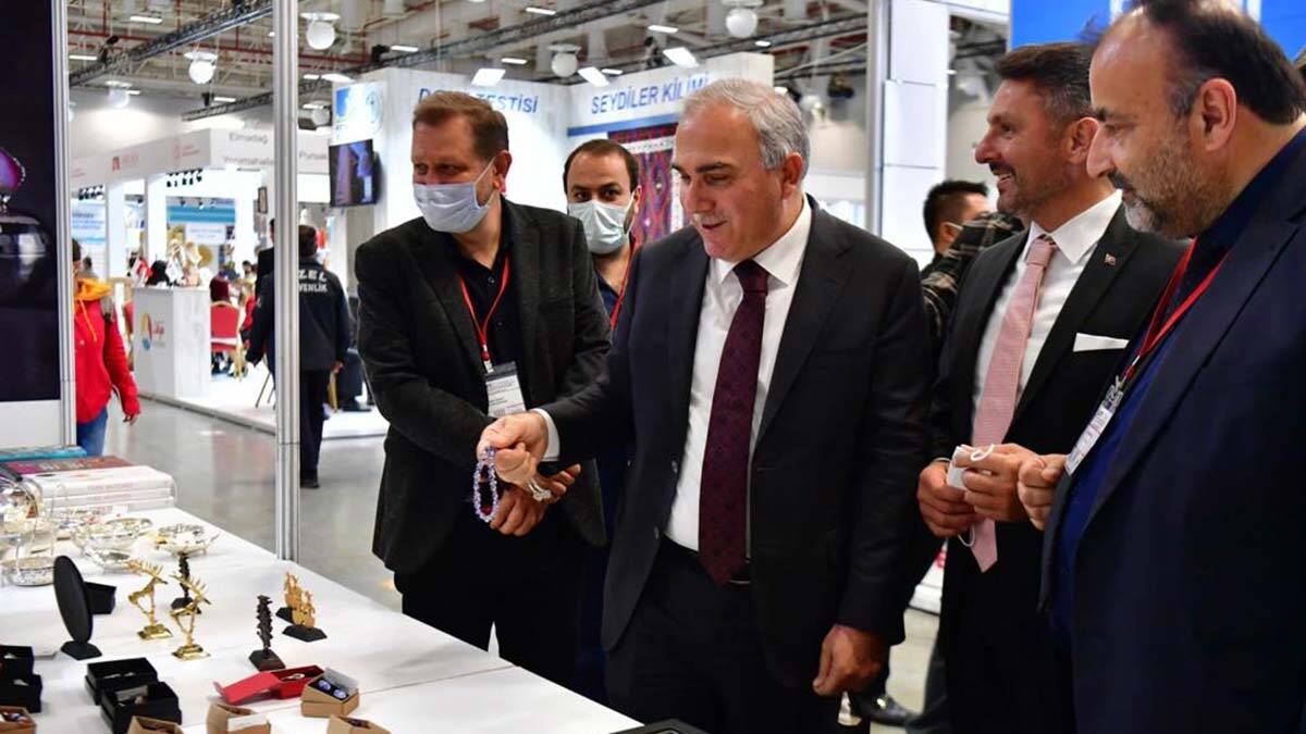 Fatih Belediyesi 5 farklı sanat dalıyla fuarda
