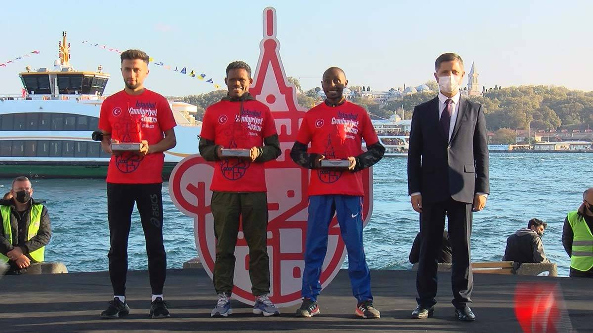 " İstanbul Valiliği olarak Galata Köprüsü'nde ilk defa düzenleniyor. "