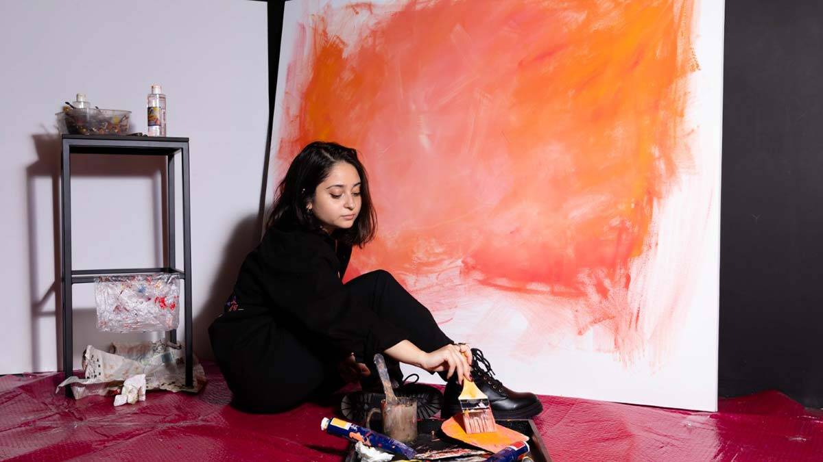 Genç sanatçıların eserlerinden oluşan sergi, 30 Aralık tarihine kadar Akasya’da görülebilecek