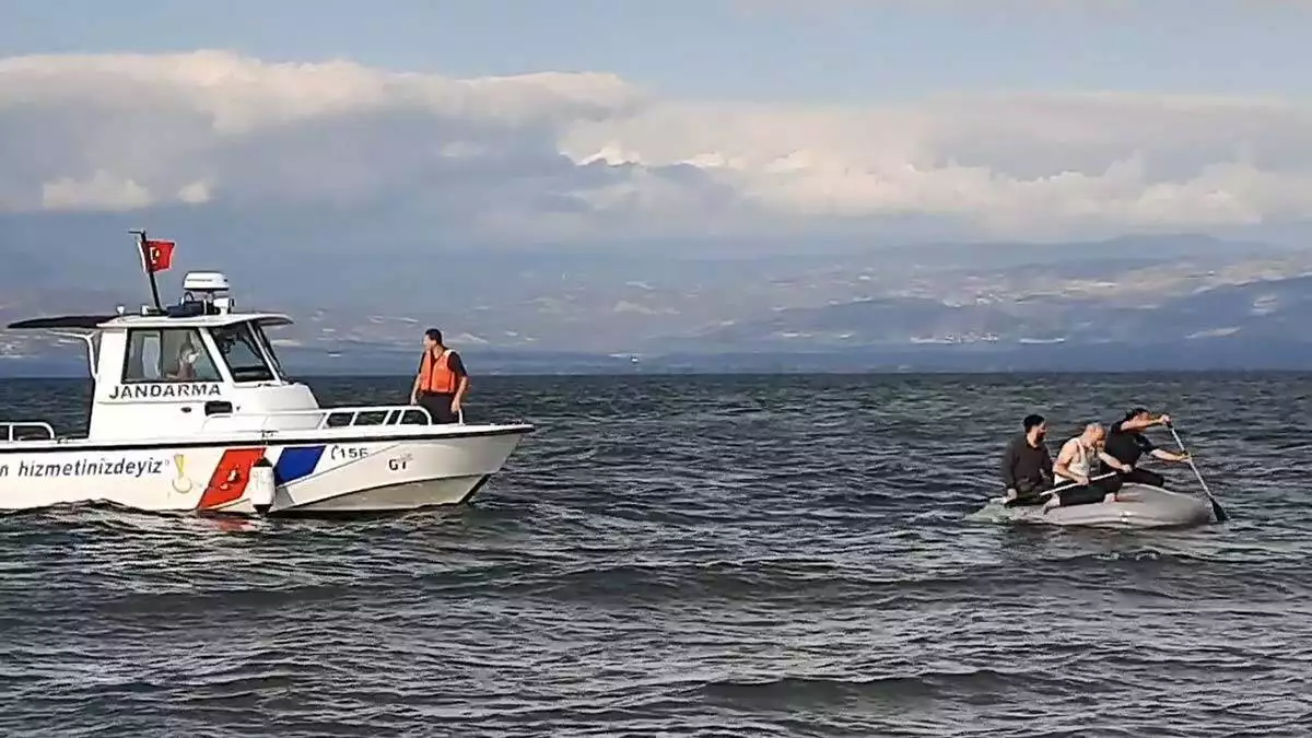 Göle düşen 3 amatör balıkçı ölümden döndü