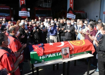 Görevi başında ölen itfaiye eri toprağa verildi