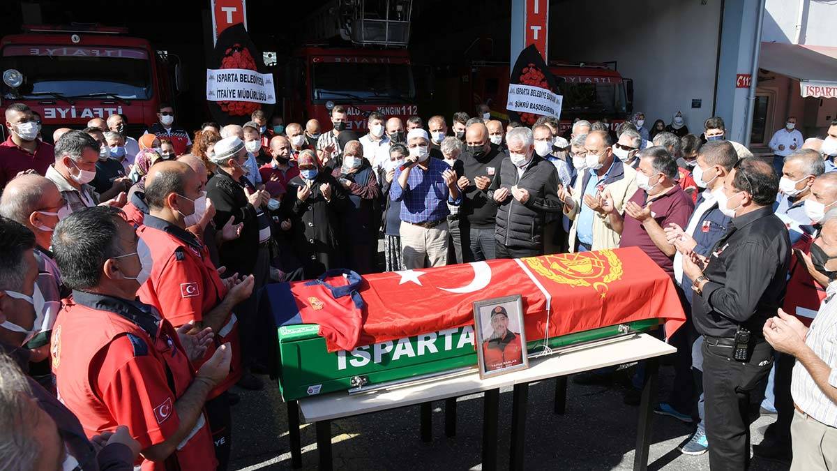 Görevi başında ölen itfaiye eri toprağa verildi