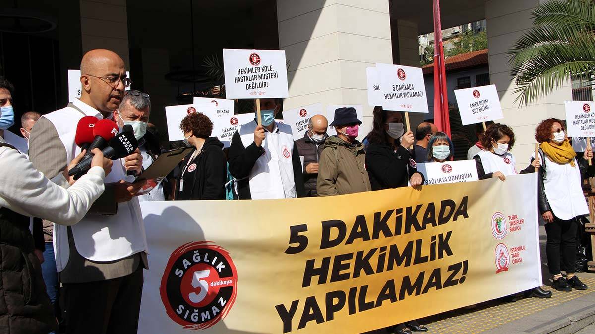 Hekimler hasta muayene süresini protesto etti