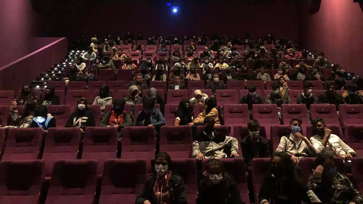 Hic sinemaya gitmeyen ogrenciler akif filmi izledi 2 - kültür ve sanat - haberton