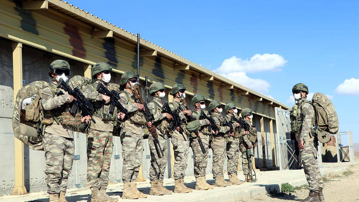 Hudut Kartalları üs bölgesinde 24 saat nöbette