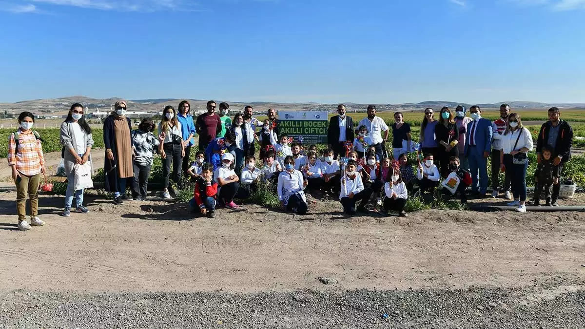 Ankara büyükşehir belediyesi ve ankara üniversitesi ziraat fakültesi iş birliğiyle gölbaşı tarım kampüsü’nde başkentli çocuklara yönelik “böceklerle ekoloji eğitimi” verildi.
