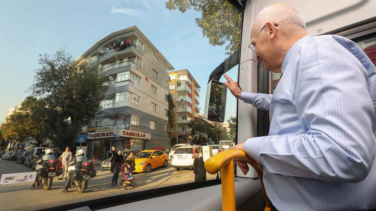 Yenimahalle’de 98. Yıl coşkusu. Yenimahalle Belediye Başkanı Fethi Yaşar kan Yaşar, “Cumhuriyeti ilelebet yaşatacağız” dedi.