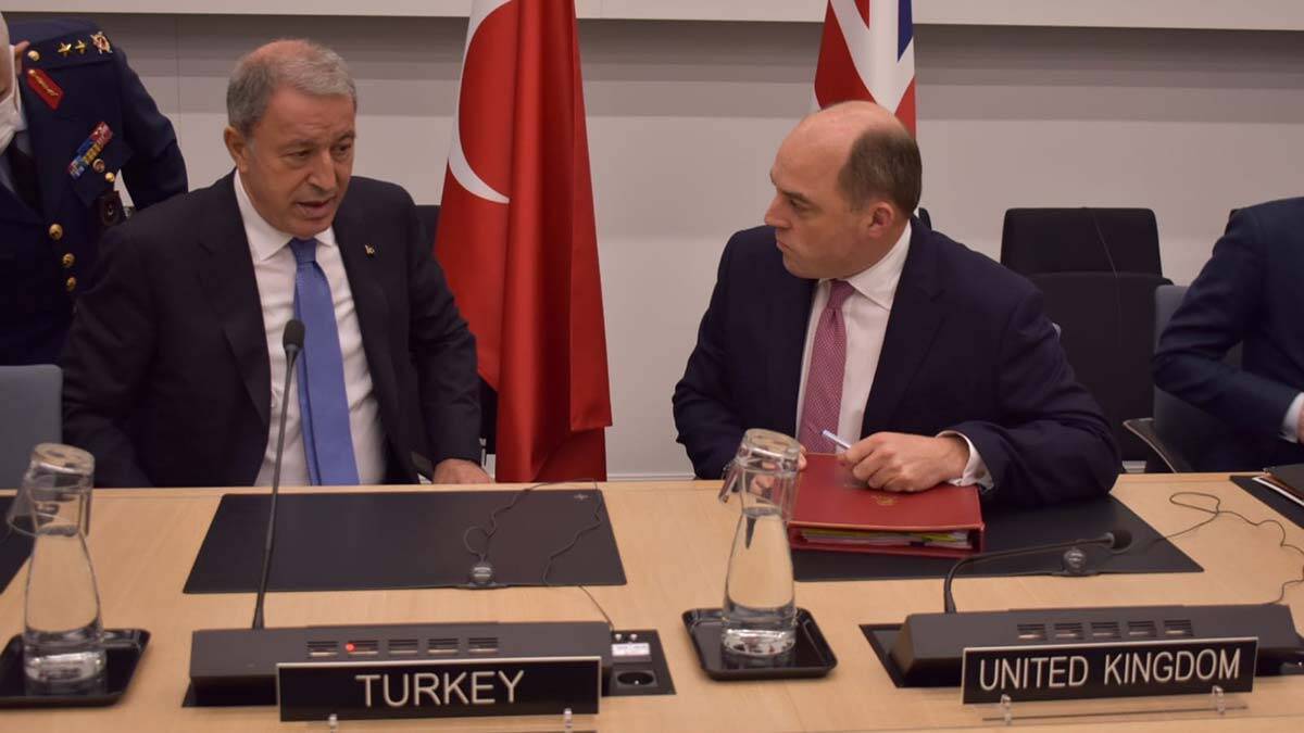 İngiltere: Birleşik Krallık NATO müttefiklerine bağlı