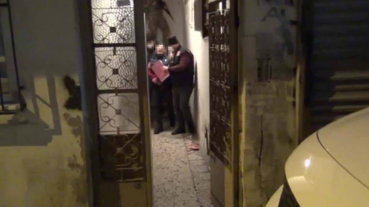Operasyonlarda 9 şüpheli gözaltına alındı.