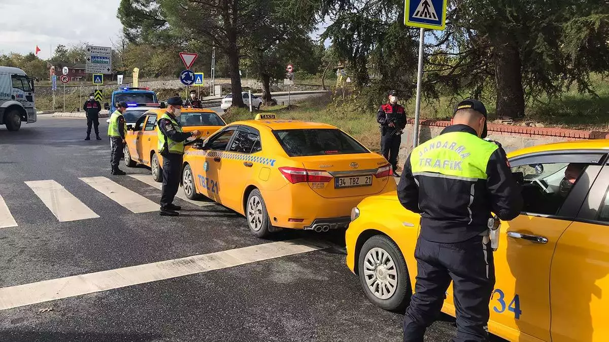 Istanbulda jandarmadan taksi suruculerine denetim - yerel haberler - haberton