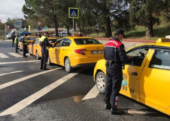 İstanbul'da jandarmadan taksi sürücülerine denetim