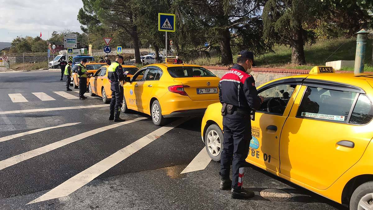 İstanbul'da jandarmadan taksi sürücülerine denetim
