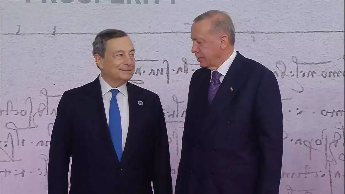 Cumhurbaşkanı erdoğan, i̇talya'da g20 liderler zirvesi'nde mario draghi tarafından karşılandı.