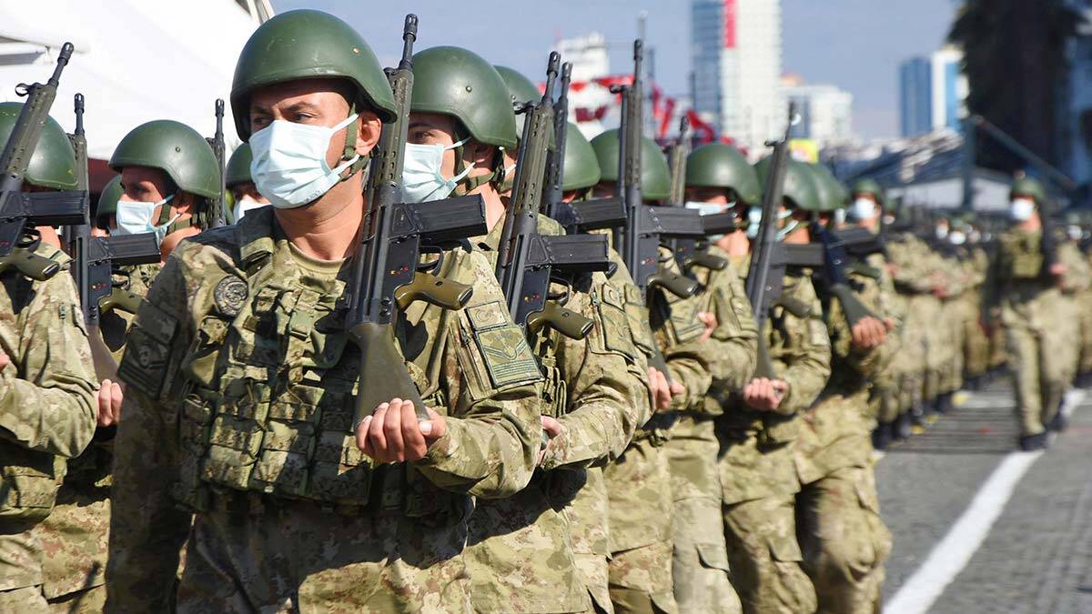 İzmir'de Cumhuriyet Meydanı'nda coşkulu kutlama