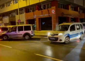 İzmir'de FETÖ operasyonu: 22 gözaltı