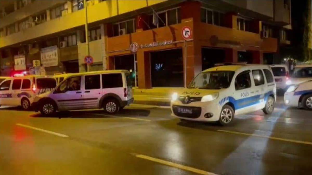 İzmir'de FETÖ operasyonu: 22 gözaltı
