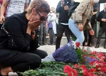 İzmir'de depremin yıl dönümünde 117 kişi anıldı