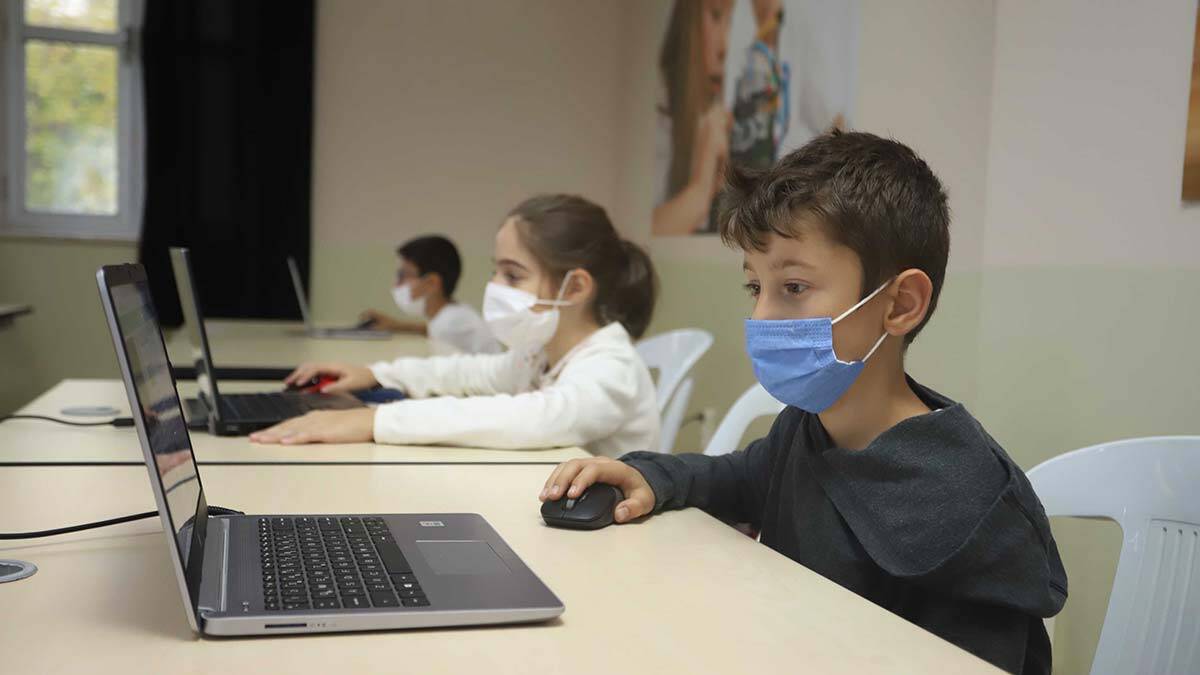 Kartallı çocuklara Robotik Kodlama Eğitimi