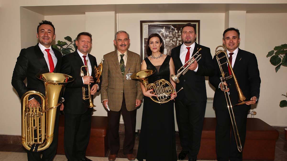 Golden Horn Brass klasik caz ile türküleri birleştirdi