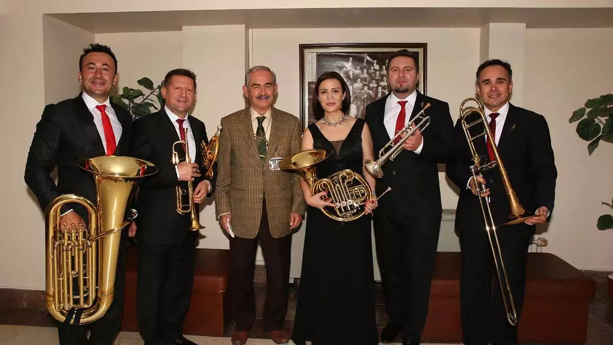 Golden horn brass klasik caz ile türküleri birleştirdi