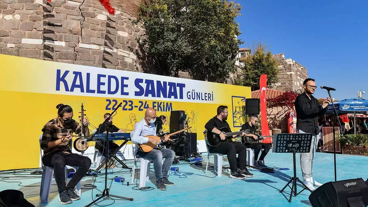 Ankara kent konseyi, ankara kalesi esnafına destek olmak ve sanatı sokağa taşıyarak sanatçılarla başkentlileri buluşturmak amacıyla "kale'de sanat günleri" adlı etkinliğe ev sahipliği yaptı.  