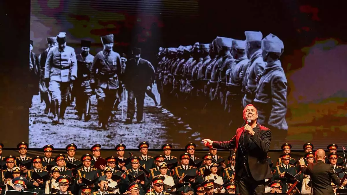 Haluk levent ve aleksandrov rus kızılordu konseri büyüledi