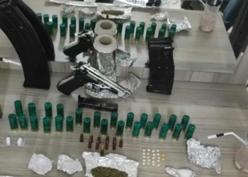 Kaçan sürücünün evinden uyuşturucu ve silah çıktı