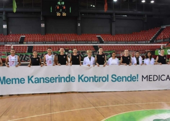 Kadın hekimler ve voleybolculardan farkındalık maçı