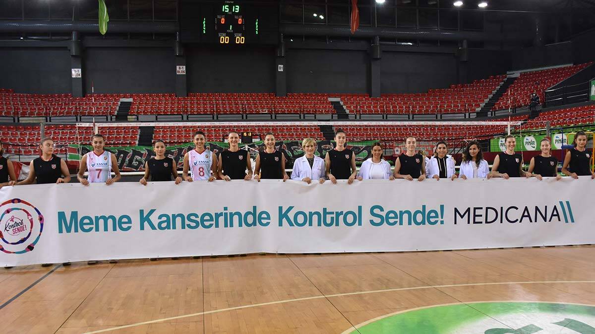 Kadın hekimler ve voleybolculardan farkındalık maçı