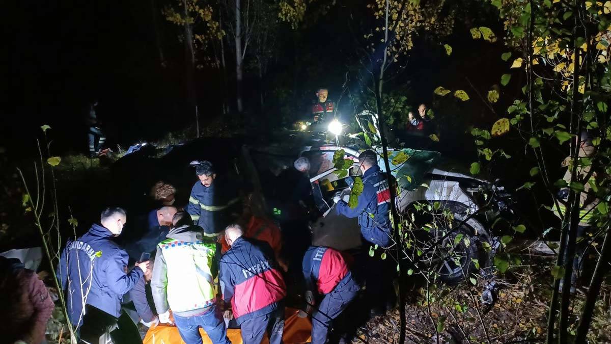 Kamyonet uçuruma yuvarlandı: 3 ölü 1 yaralı